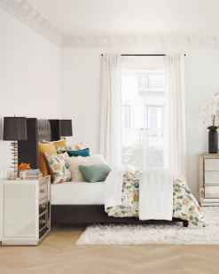 Orchids In Glass Bowl -decoration webimage 020232965 014775920 042474336 Bedroom GIF1 4x5