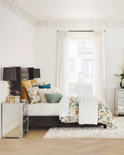 Orchids In Glass Bowl -decoration webimage 020232965 014775920 042474336 Bedroom GIF2 4x5