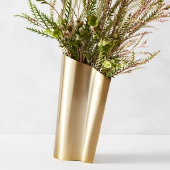 Mercer Vase -decoration webimage 120212578 2 jpg