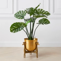 Nikki Chu - Giraffe Planter