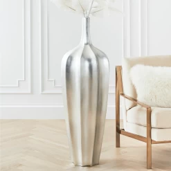 Accolade Vase 9 Accolade Vase -decoration webimage 121789764 ALT2